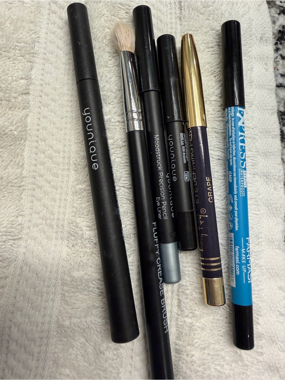 Lot of 4 eyeliners &1 eyeshadow brush
